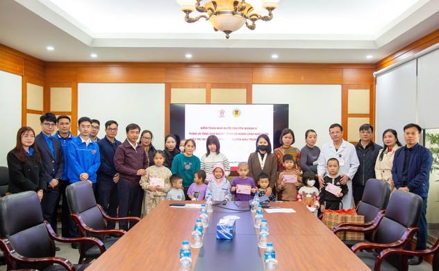 Ấm áp Xuân Bính Ngọ: KTNN chuyên ngành II thăm, tặng quà bệnh nhi tại Viện Huyết học – Truyền máu Trung ương